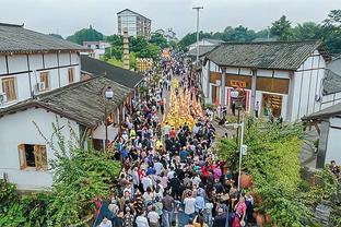 TA：曼联球员抱怨在季前赛时训练过多，并且对名宿的批评感到不满